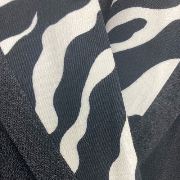 Vintage 90s sleeveless black blazer midi dress with zebra print collar. Size 10 - Picture 5 of 6